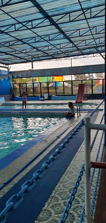 Stedmak Wildlife, Swimming Pool and Restaurants