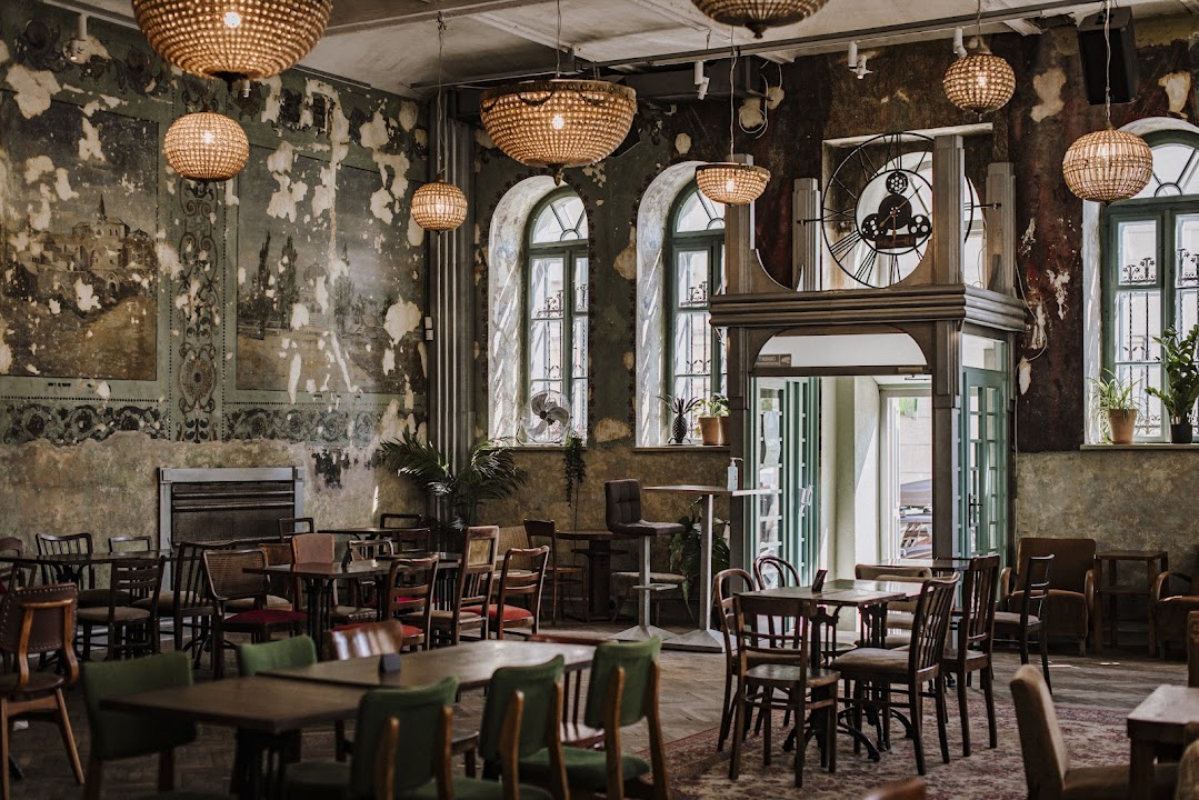 HEVRE | Bar & Restaurant